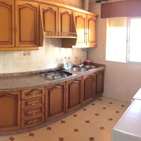 Con Barbacoa, Chimenea Y Piscina En 