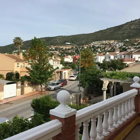 Con Barbacoa, Chimenea Y Piscina En 